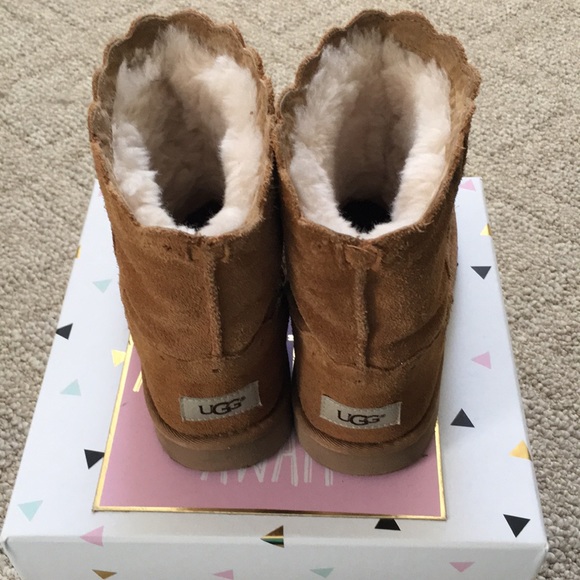 girls uggs size 4